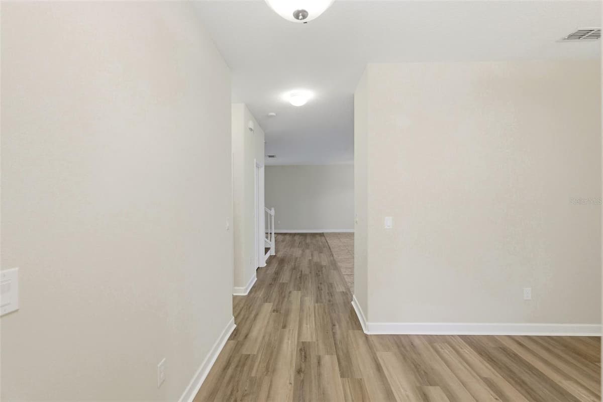 15621 SIGNATURE DRIVE — photo 6 of 35