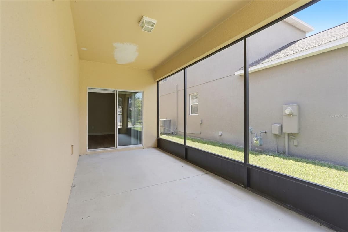 15621 SIGNATURE DRIVE — photo 32 of 35