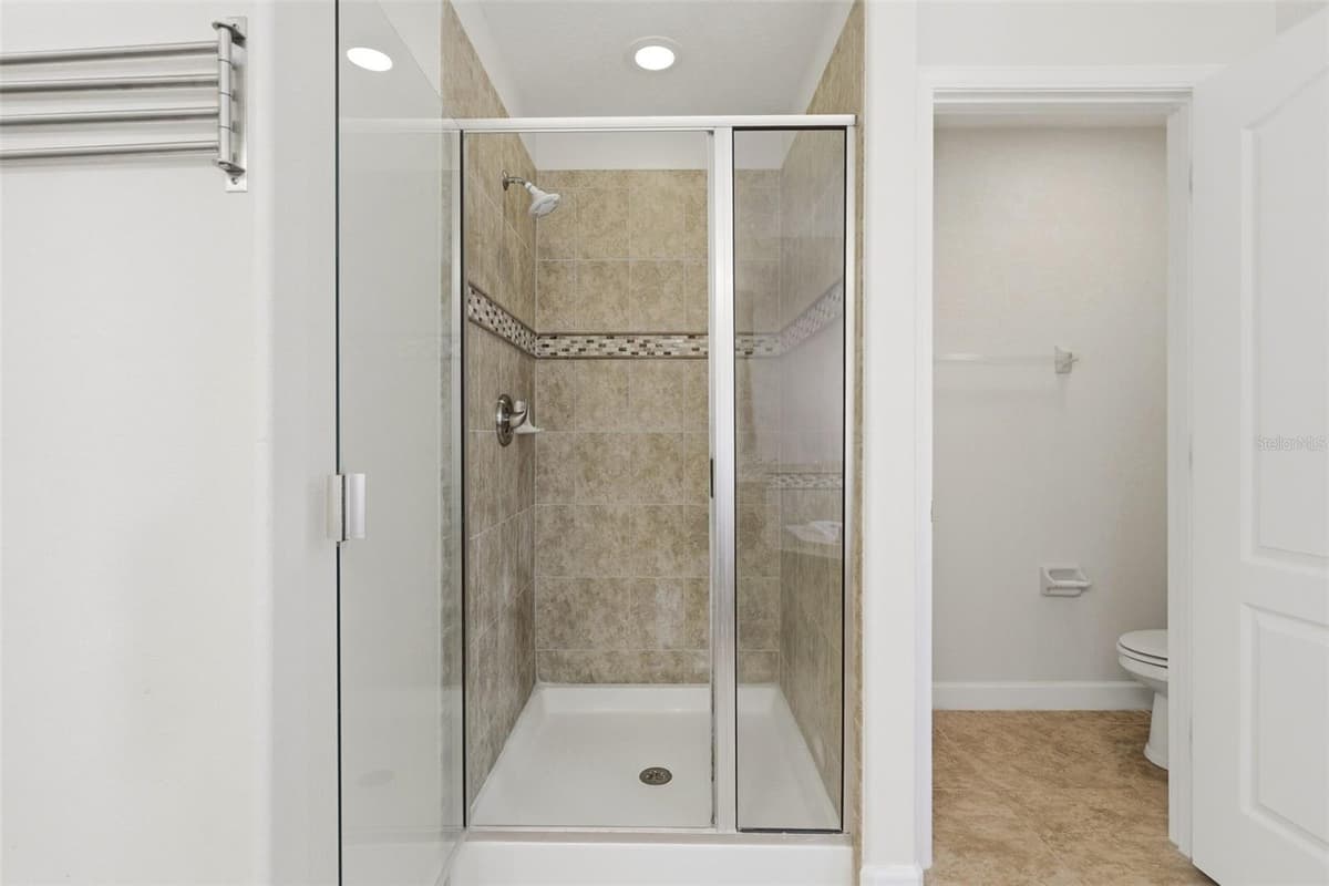 15621 SIGNATURE DRIVE — photo 21 of 35