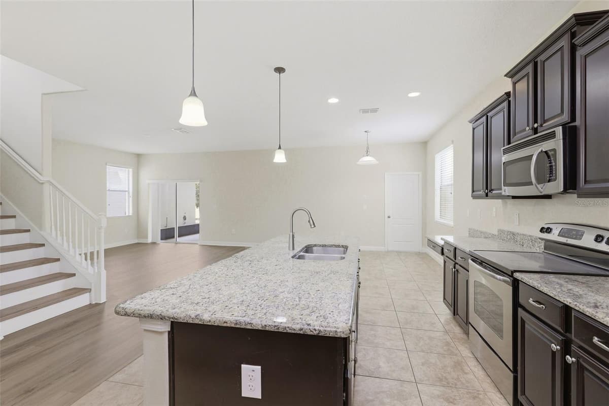 15621 SIGNATURE DRIVE — photo 12 of 35