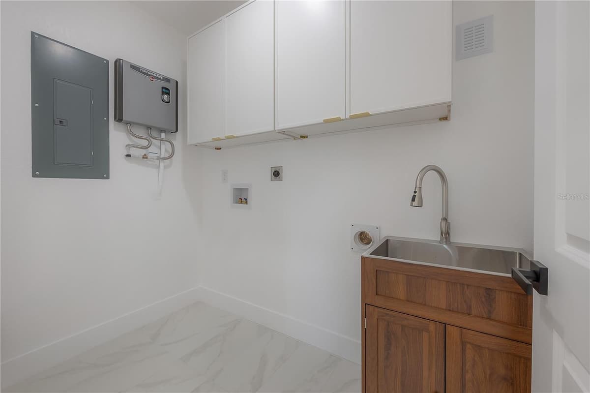 4707 ALLINE AVENUE — photo 44 of 61