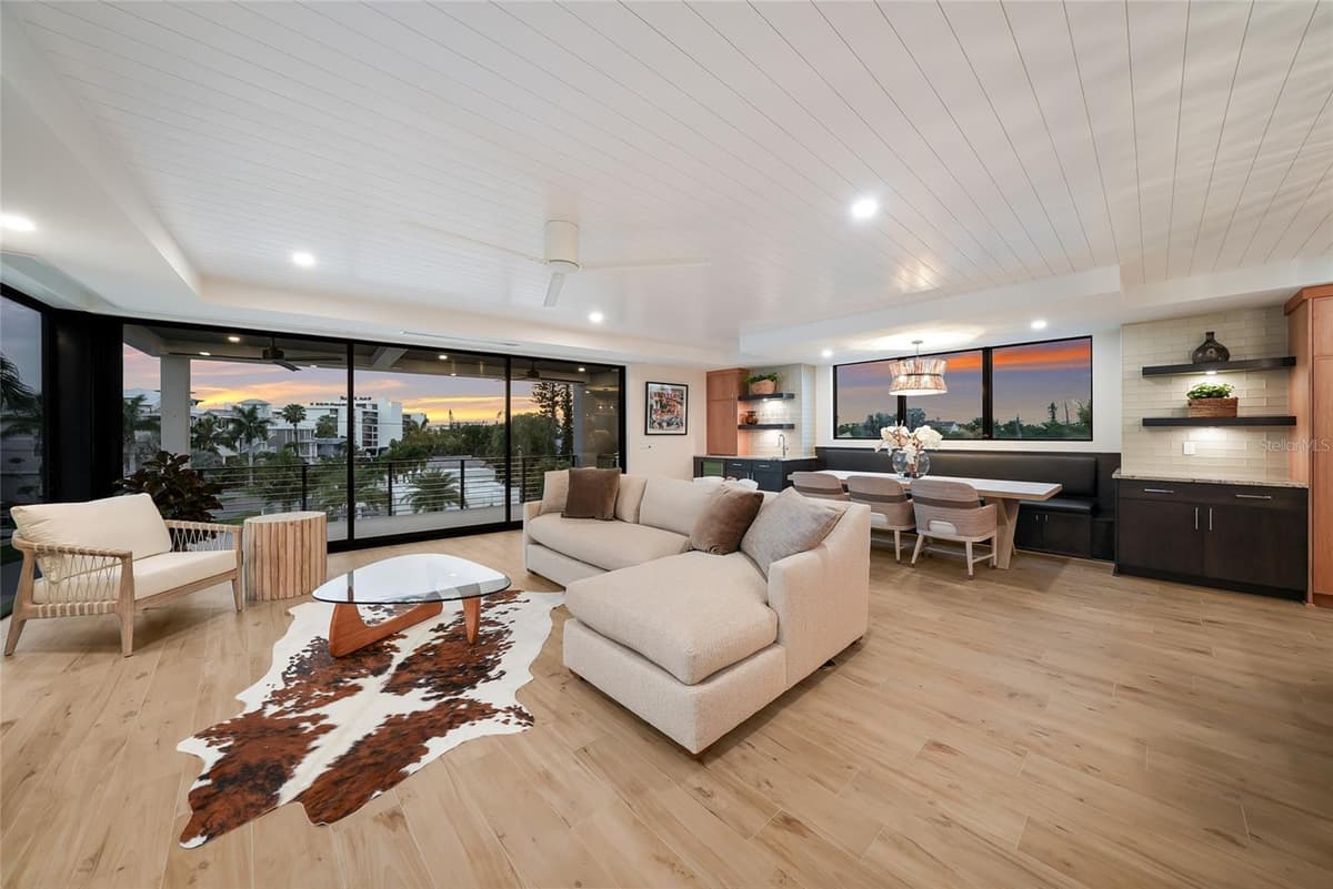 5547 AVENIDA DEL MARE — photo 15 of 48