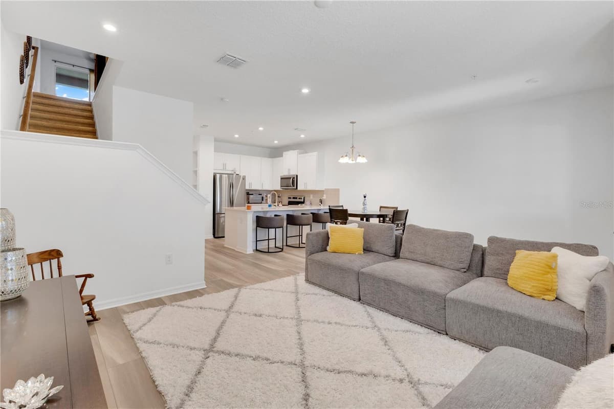 9421 RANDAL PARK BOULEVARD — photo 5 of 25