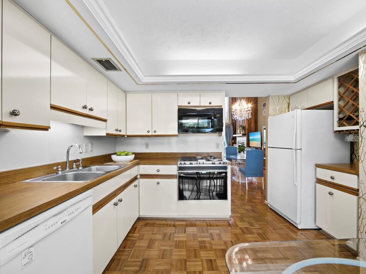 4114 ROBERTS POINT CIRCLE — photo 12 of 54