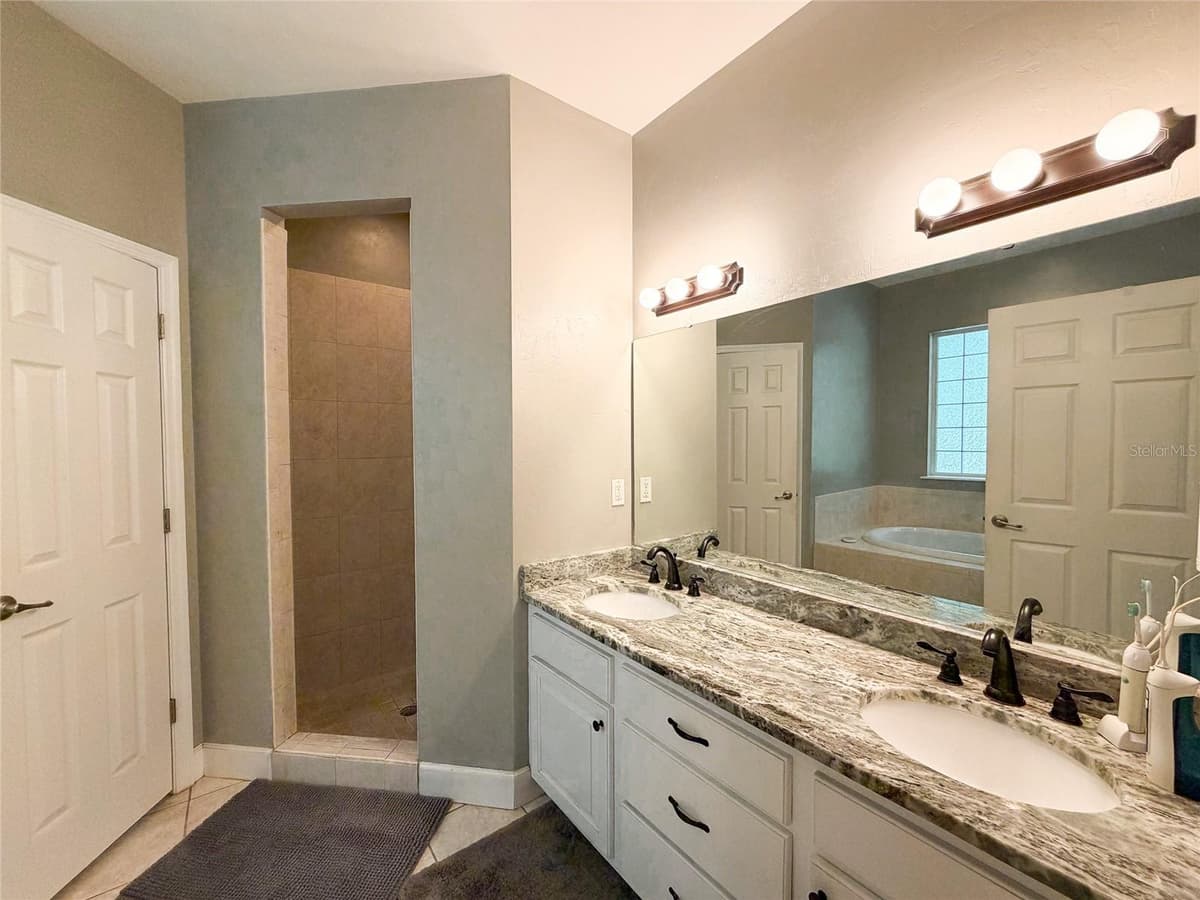 20942 200TH AVENUE — photo 10 of 33