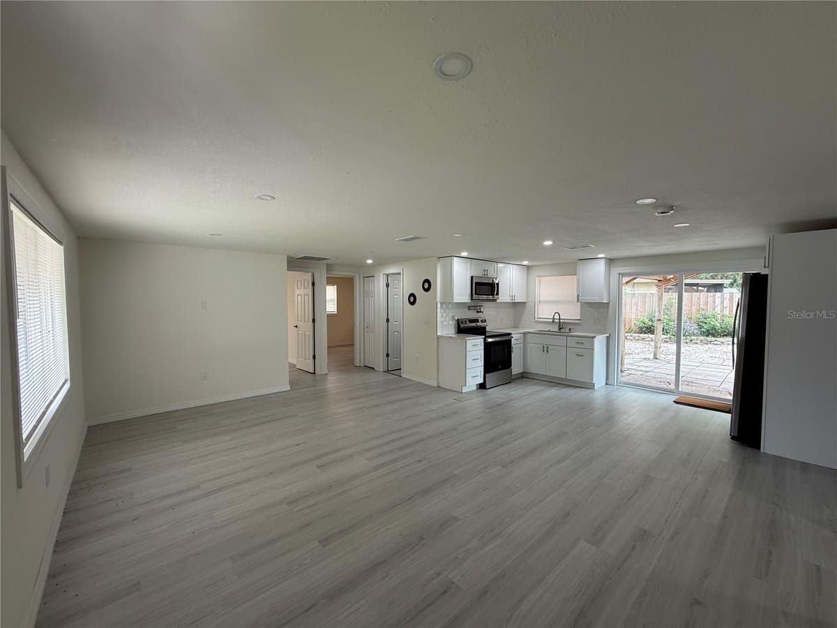 4553 EDITH STREET — photo 4 of 15