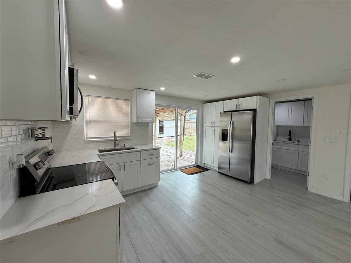 4553 EDITH STREET — photo 5 of 15