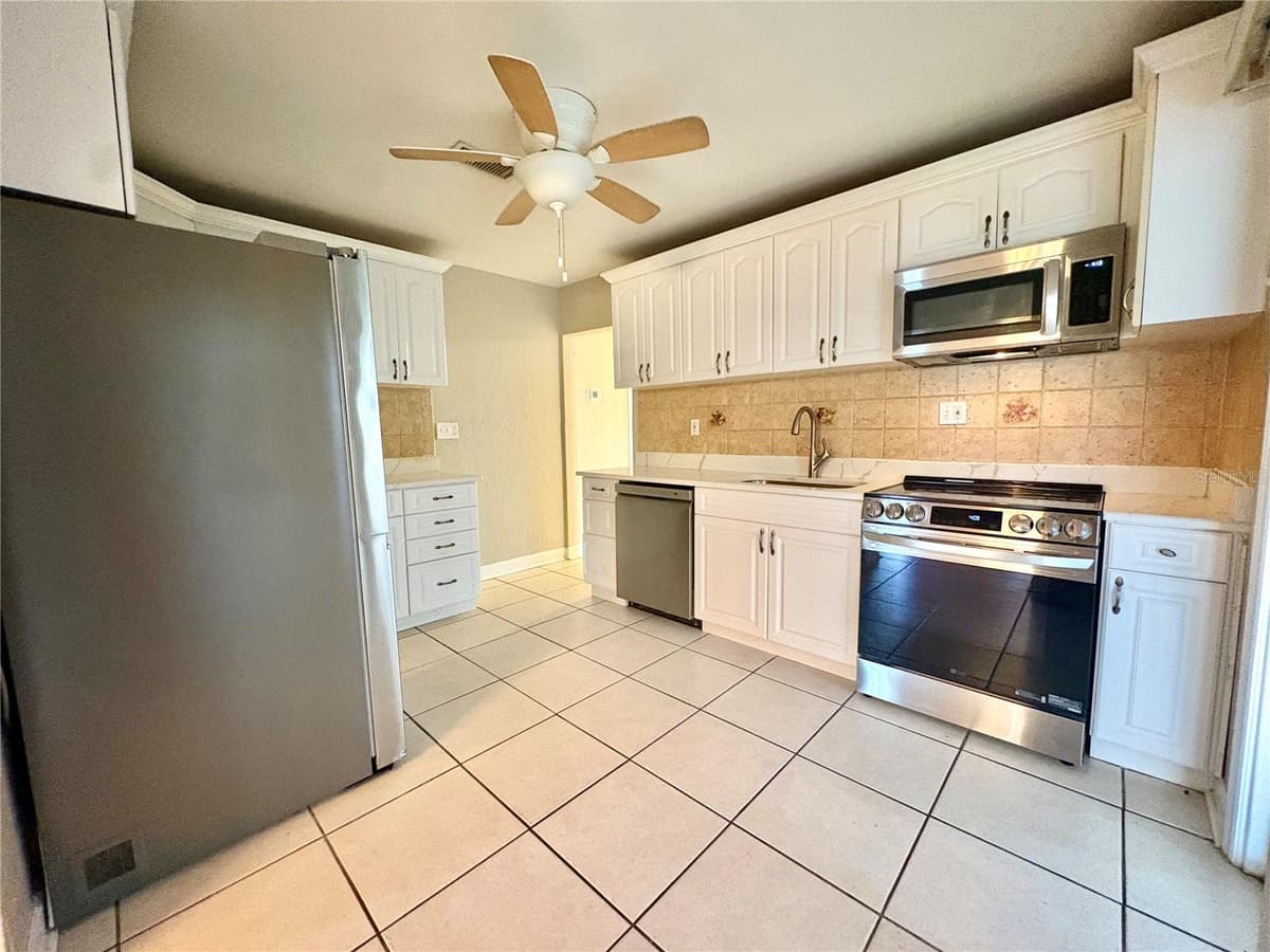 360 72ND AVENUE — photo 9 of 26