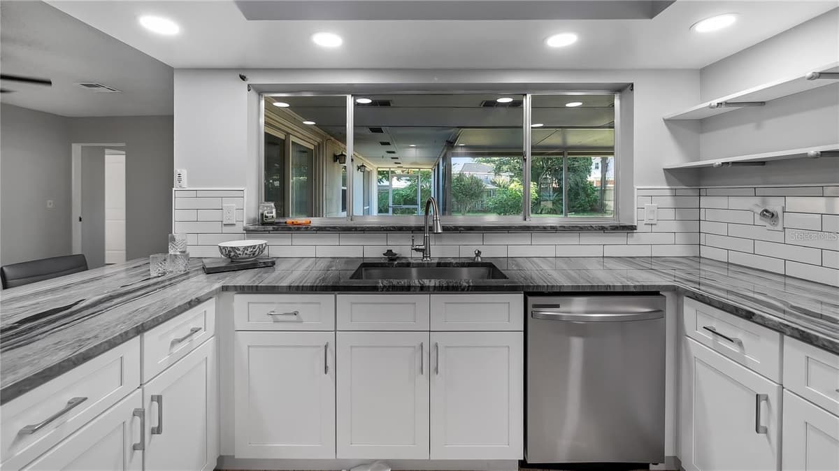 2612 TIMBERLAKE DRIVE — photo 11 of 27