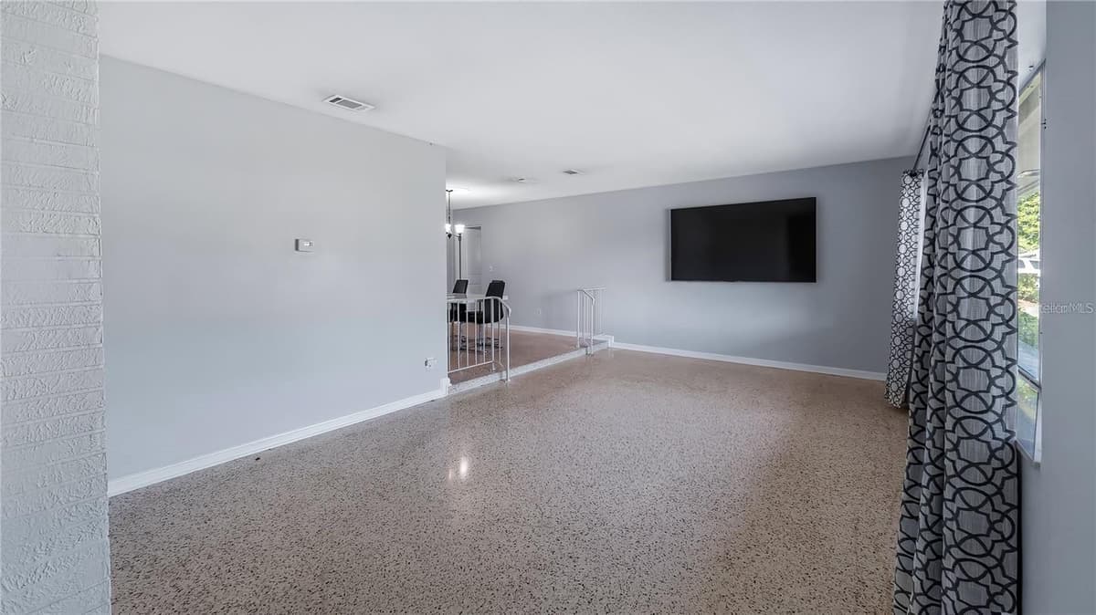 2612 TIMBERLAKE DRIVE — photo 3 of 27