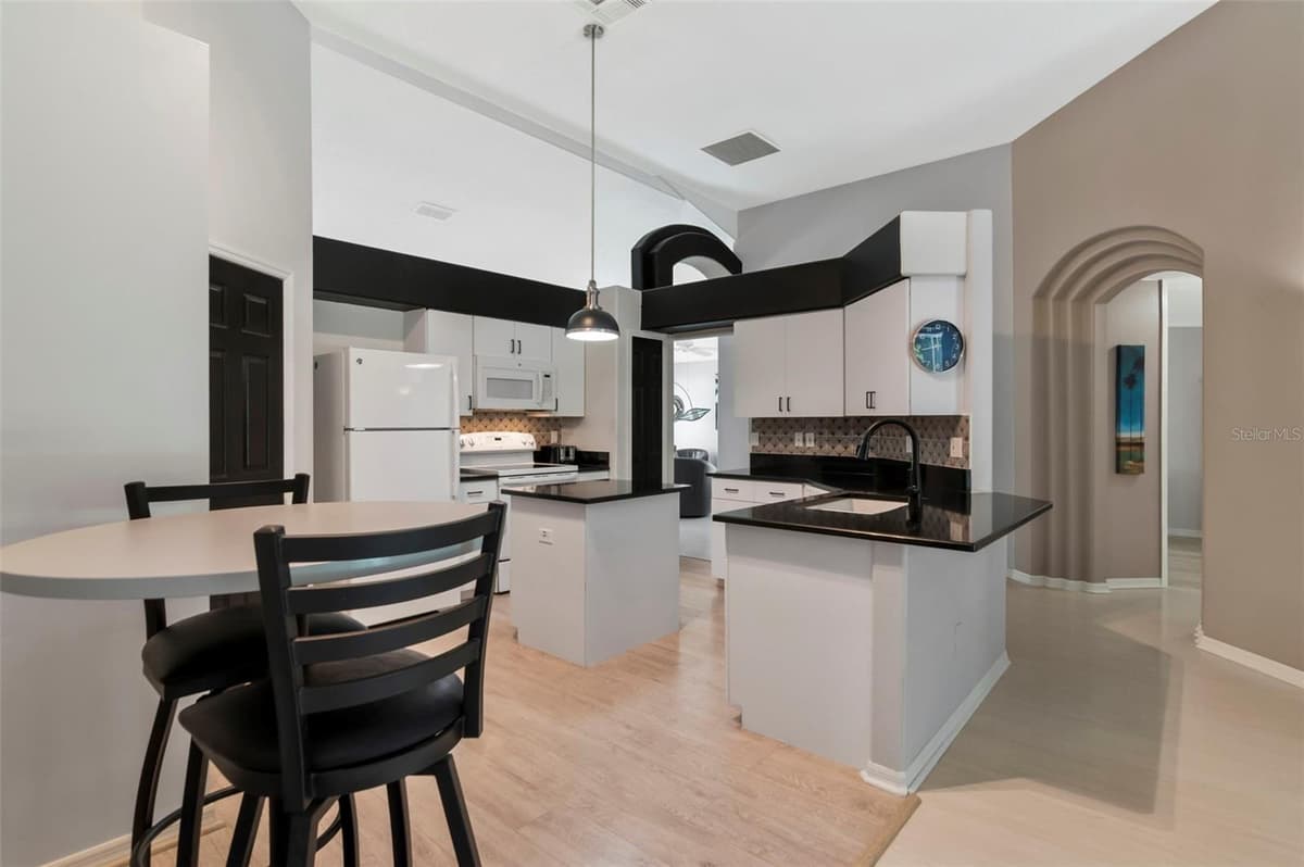 9301 BROOKHURST COURT — photo 9 of 66