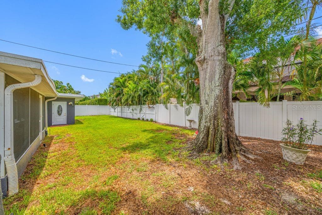 328 BAYVIEW DRIVE — photo 37 of 46