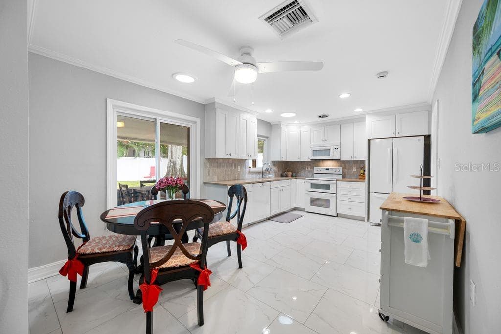 328 BAYVIEW DRIVE — photo 10 of 46