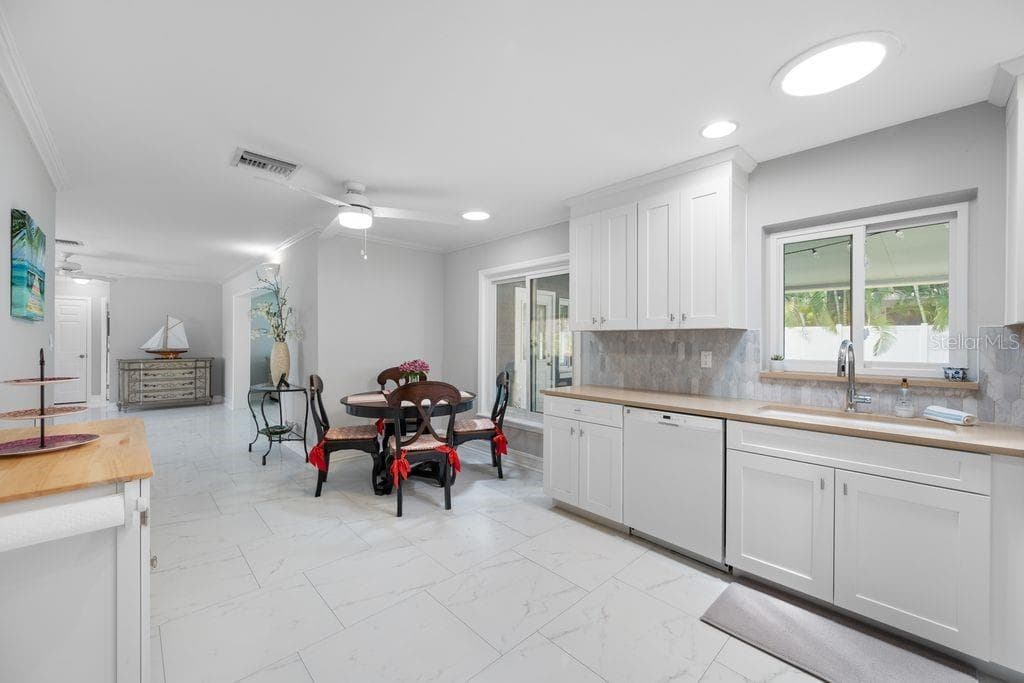 328 BAYVIEW DRIVE — photo 13 of 46