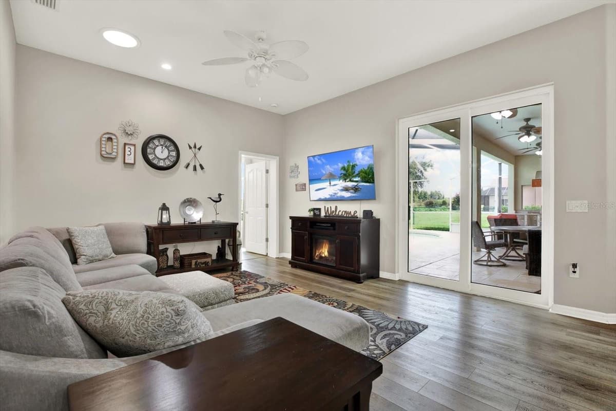 2318 EDELWEISS LOOP — photo 18 of 57
