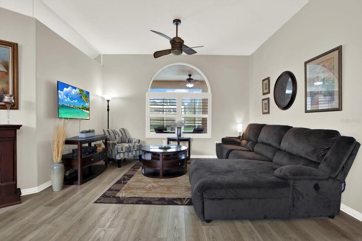 2318 EDELWEISS LOOP — photo 8 of 57