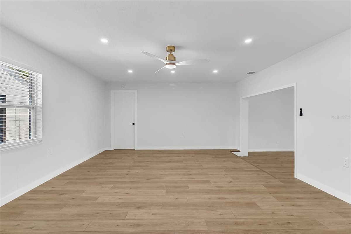 1825 AARON AVENUE — photo 19 of 26