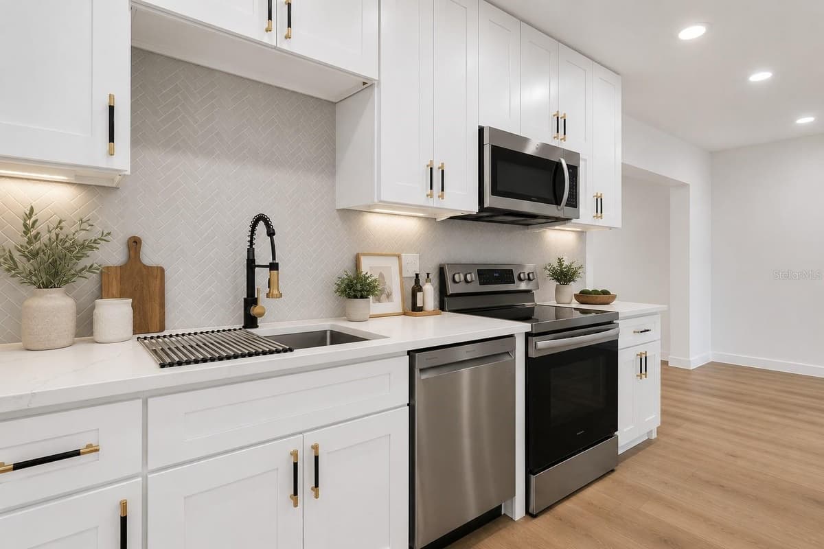 1825 AARON AVENUE — photo 9 of 26