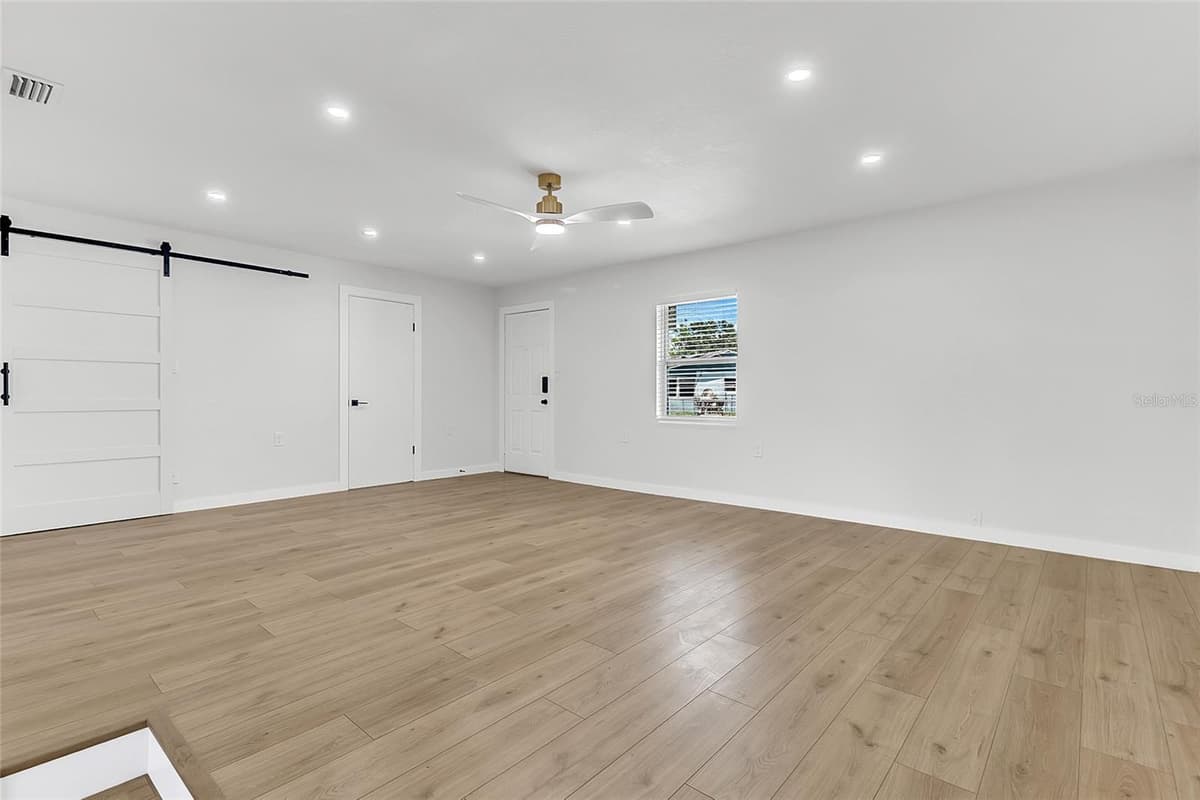 1825 AARON AVENUE — photo 12 of 26