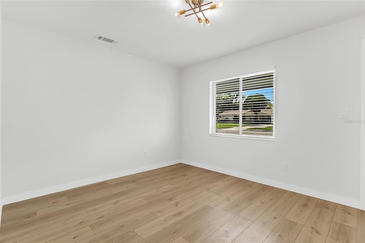 1825 AARON AVENUE — photo 15 of 26