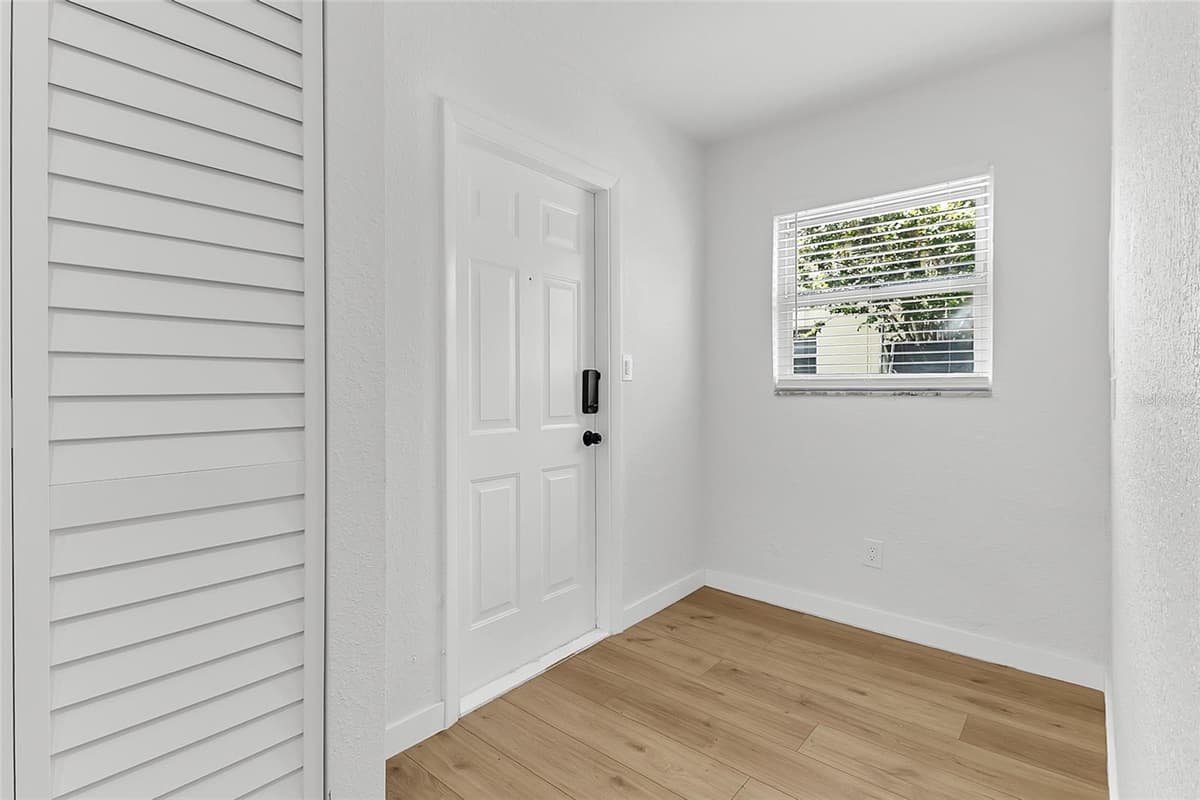 1825 AARON AVENUE — photo 7 of 26