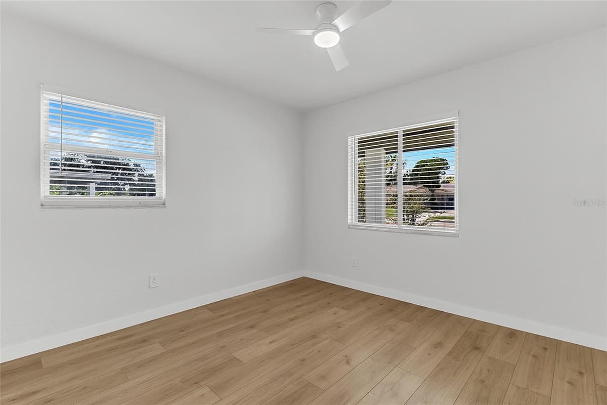 1825 AARON AVENUE — photo 23 of 26