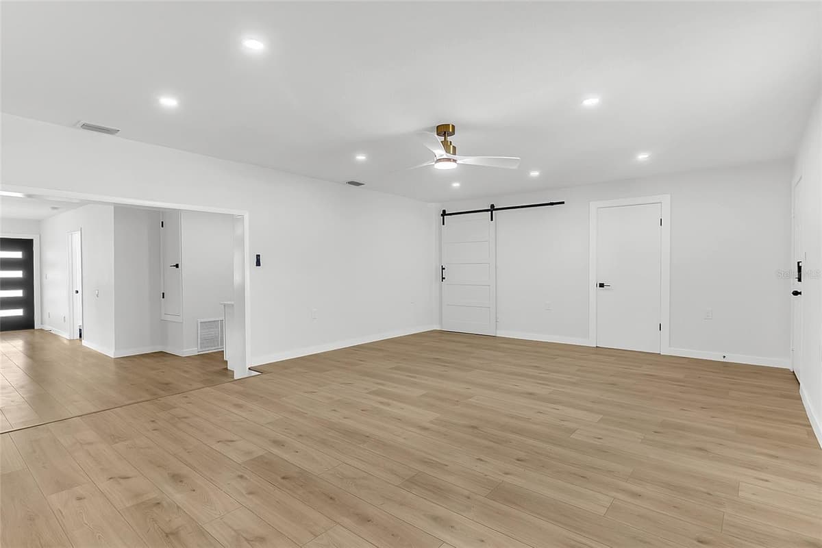 1825 AARON AVENUE — photo 11 of 26