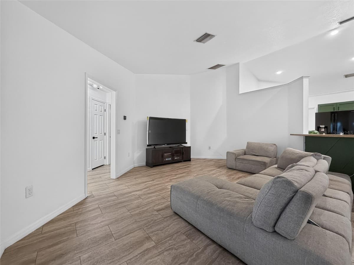13405 86TH AVENUE — photo 11 of 34