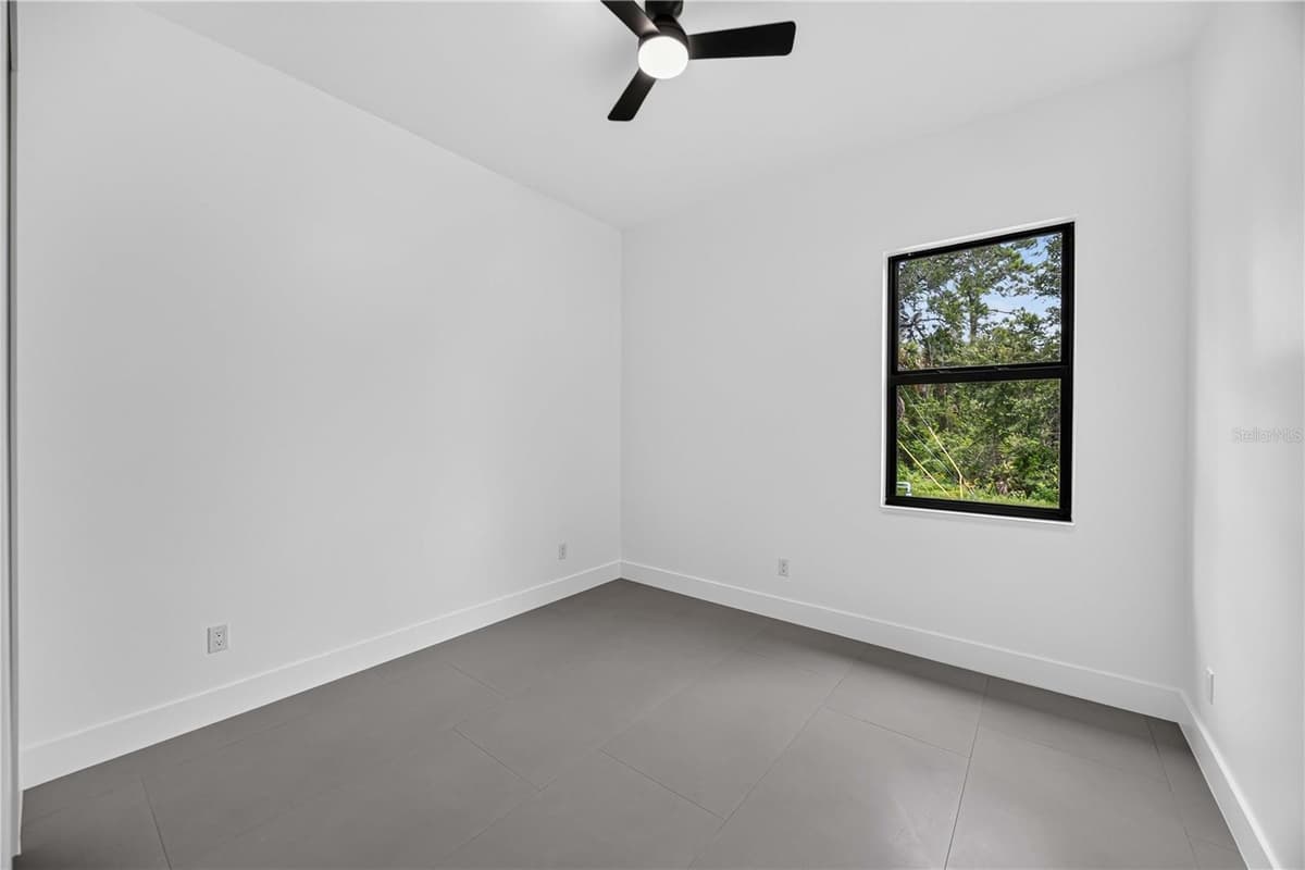 18420 JEFFERSON AVENUE — photo 19 of 36