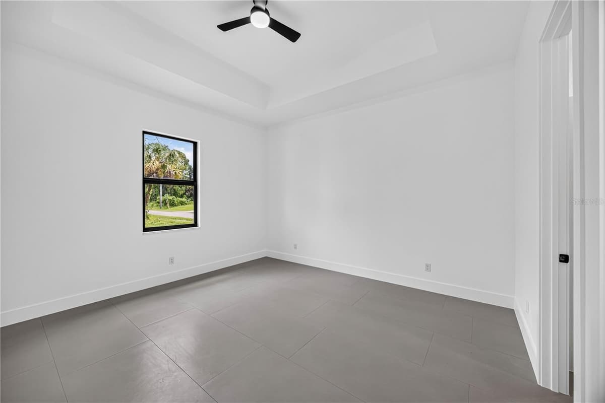 18420 JEFFERSON AVENUE — photo 27 of 36