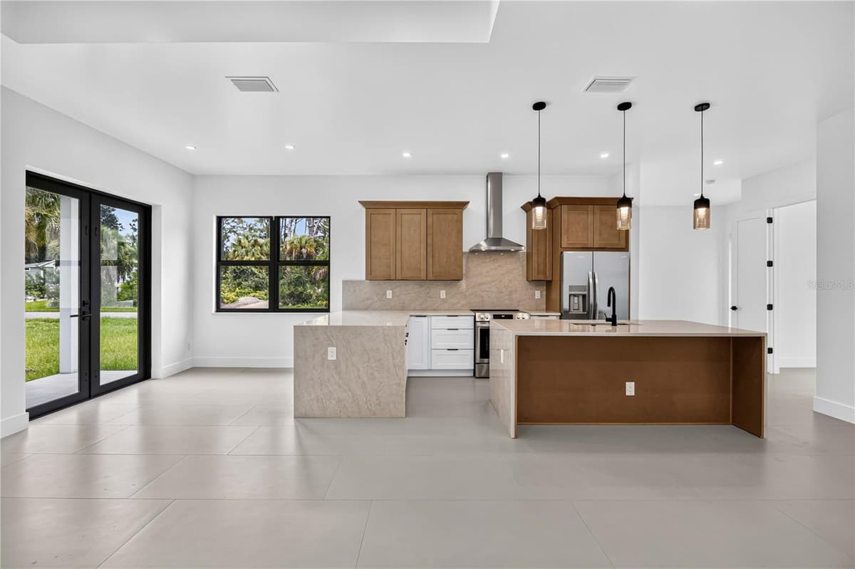 18420 JEFFERSON AVENUE — photo 3 of 36