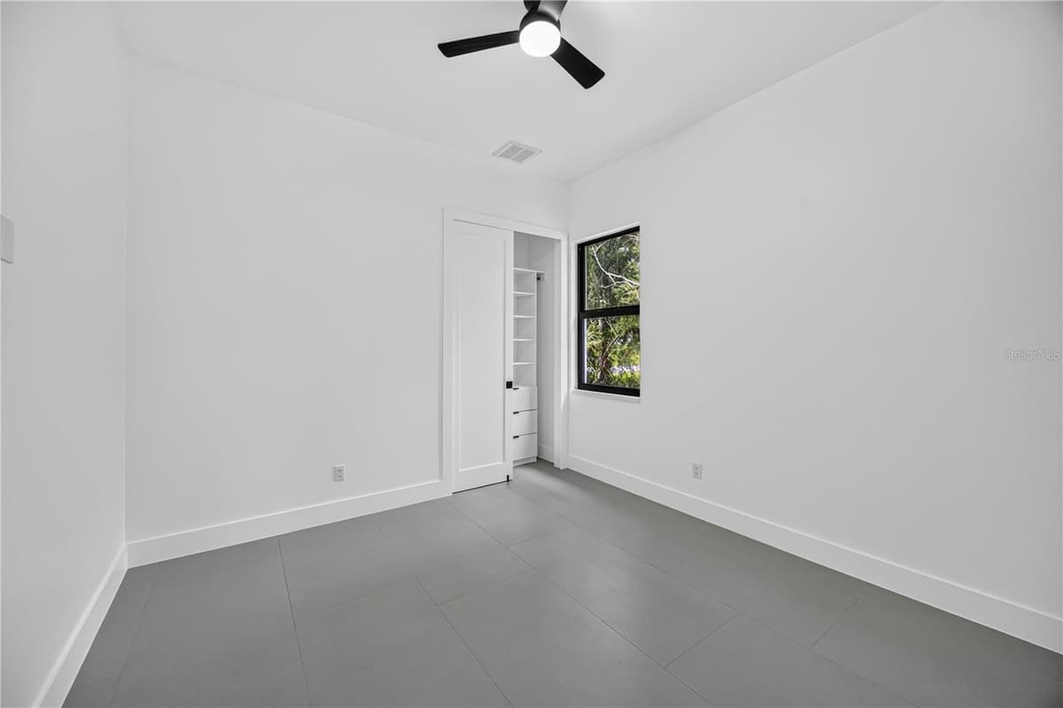18420 JEFFERSON AVENUE — photo 23 of 36