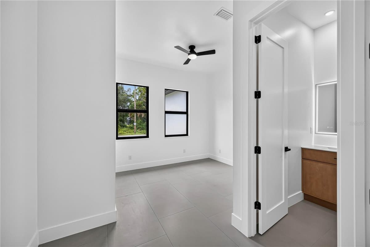 18420 JEFFERSON AVENUE — photo 14 of 36