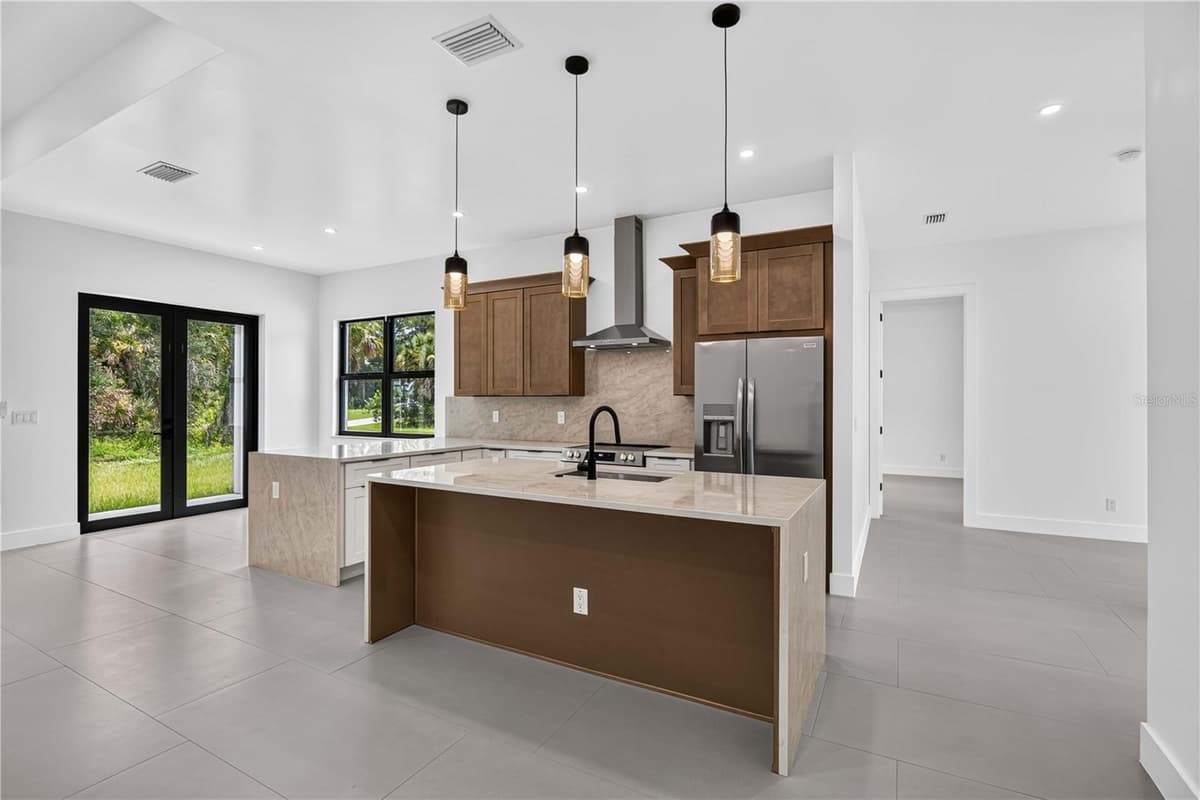18420 JEFFERSON AVENUE — photo 4 of 36