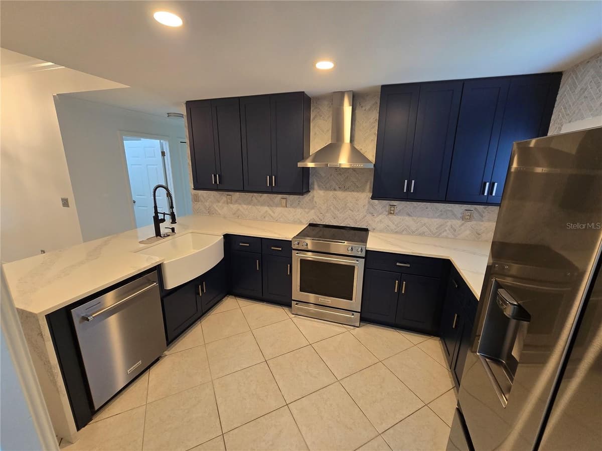 219 25TH PLACE — photo 3 of 28