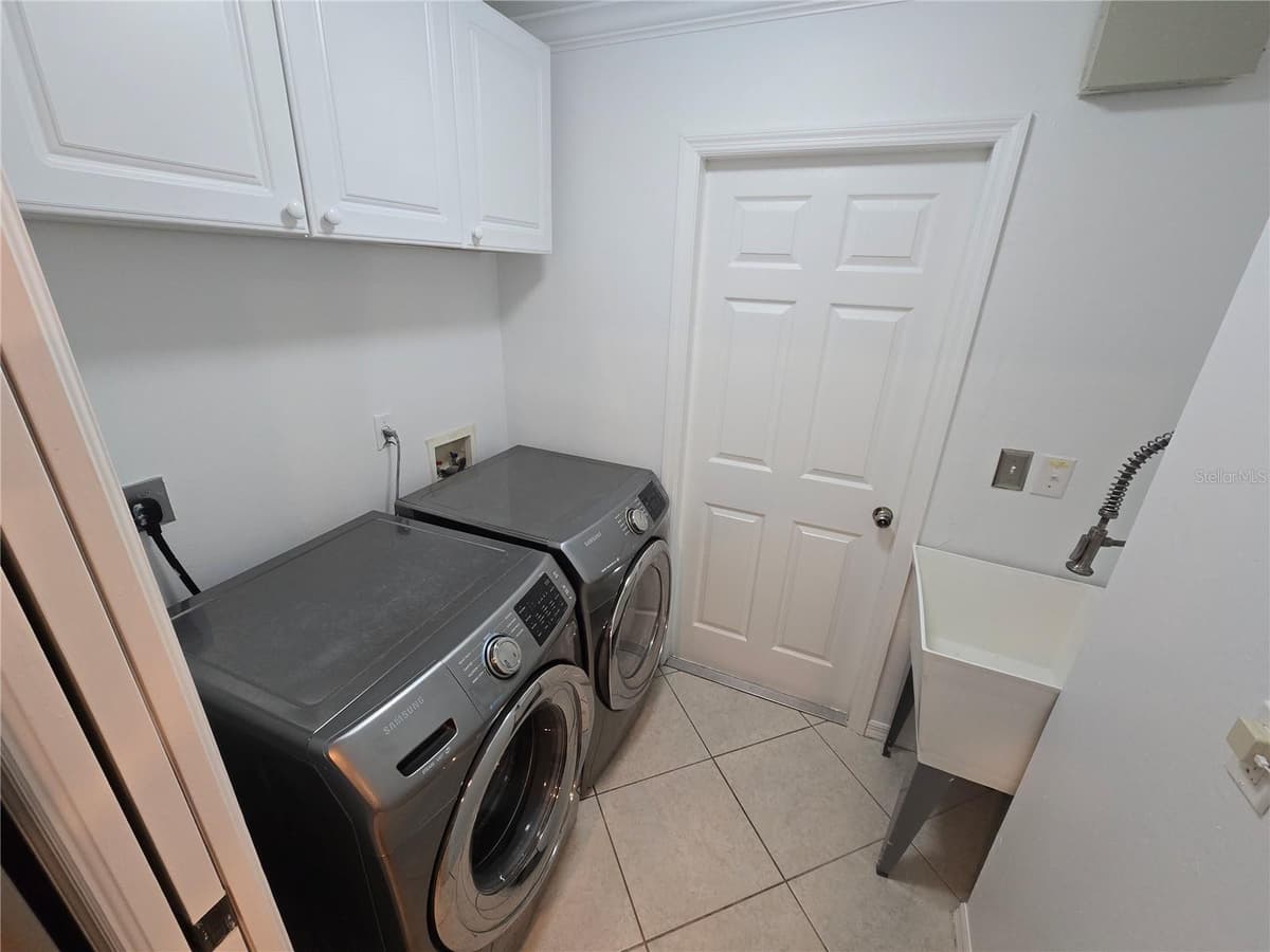 219 25TH PLACE — photo 5 of 28