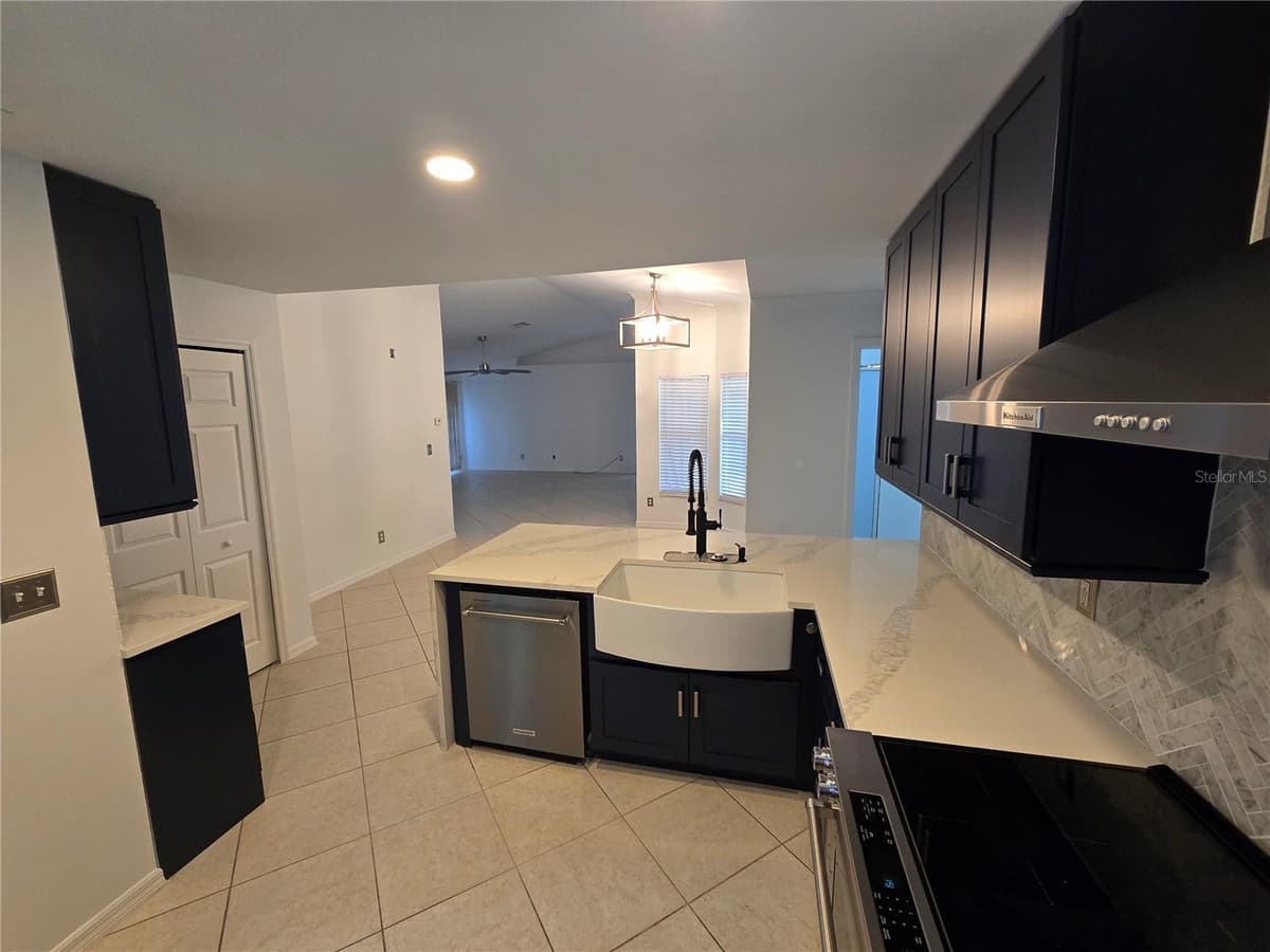 219 25TH PLACE — photo 4 of 28