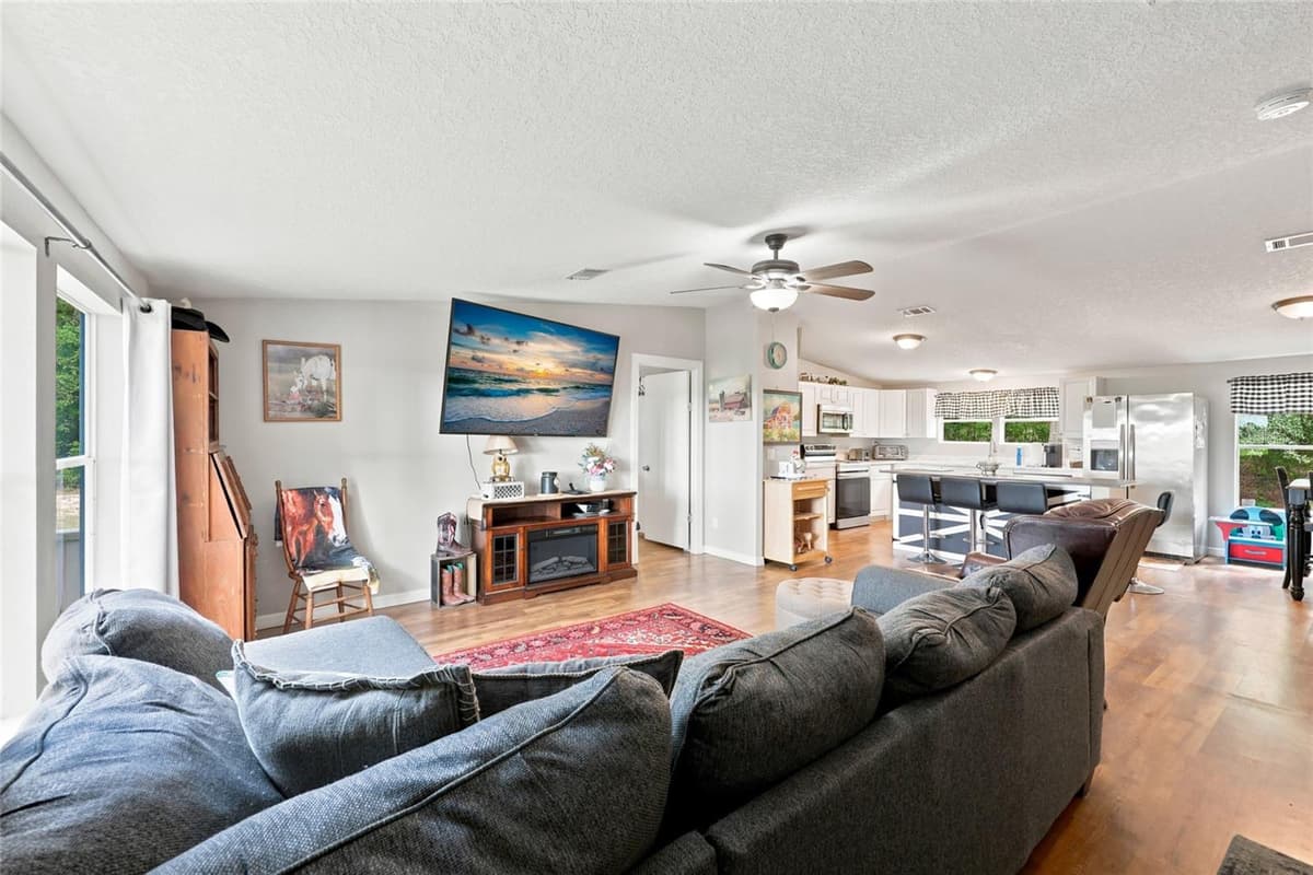 3562 20TH AVENUE — photo 4 of 30