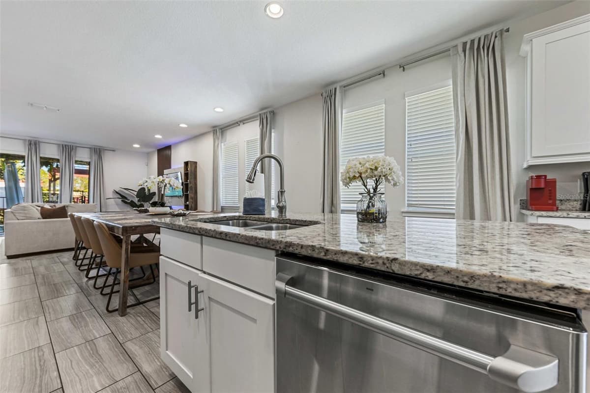 451 LASSO DRIVE — photo 22 of 48