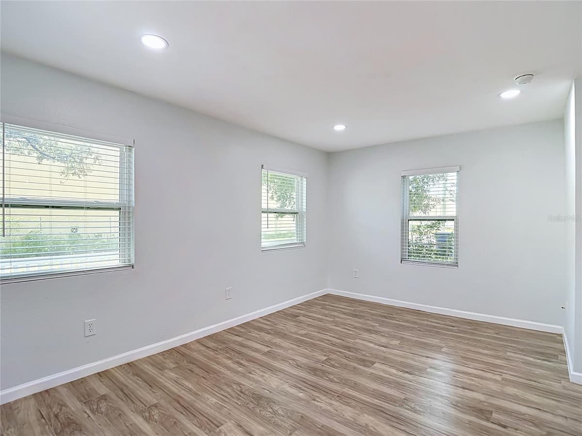 10009 FLORENCE AVENUE — photo 7 of 46