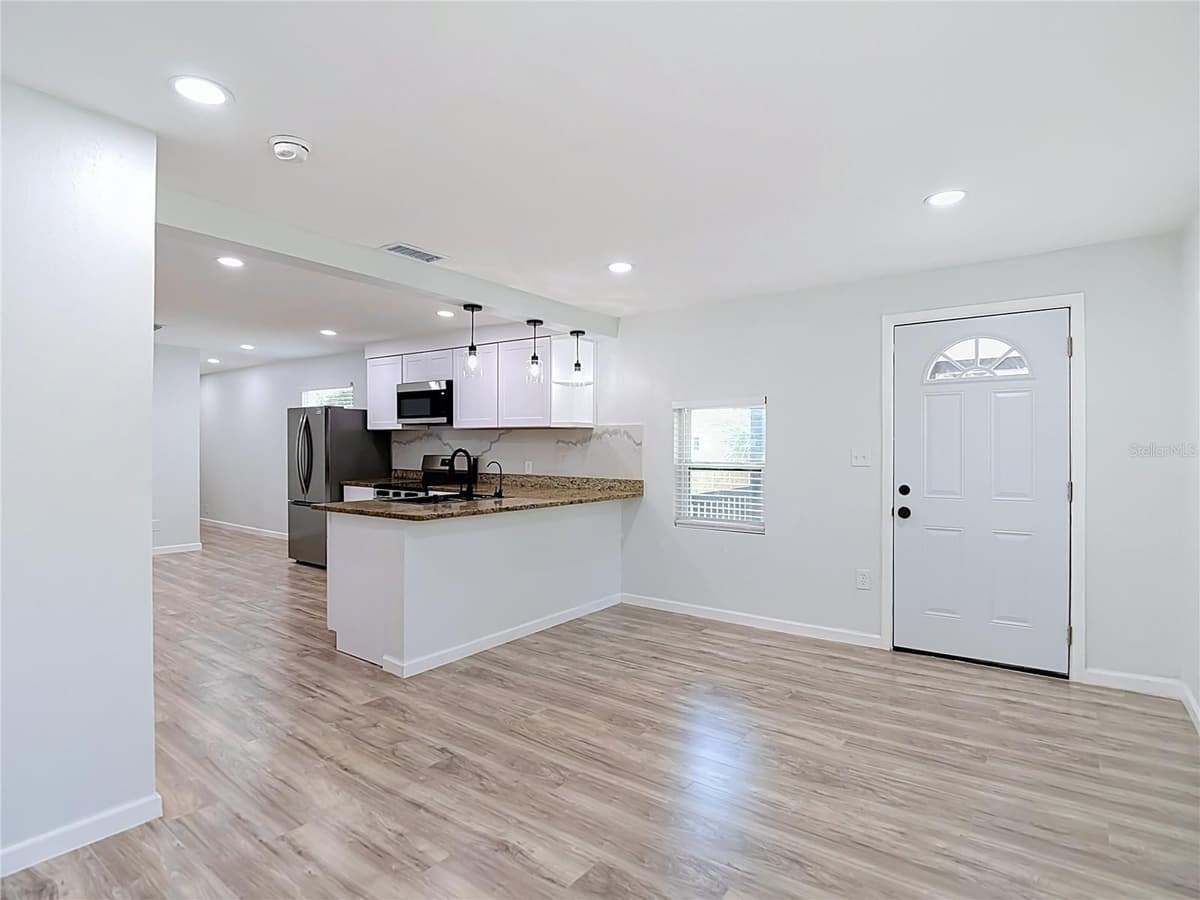 10009 FLORENCE AVENUE — photo 10 of 46