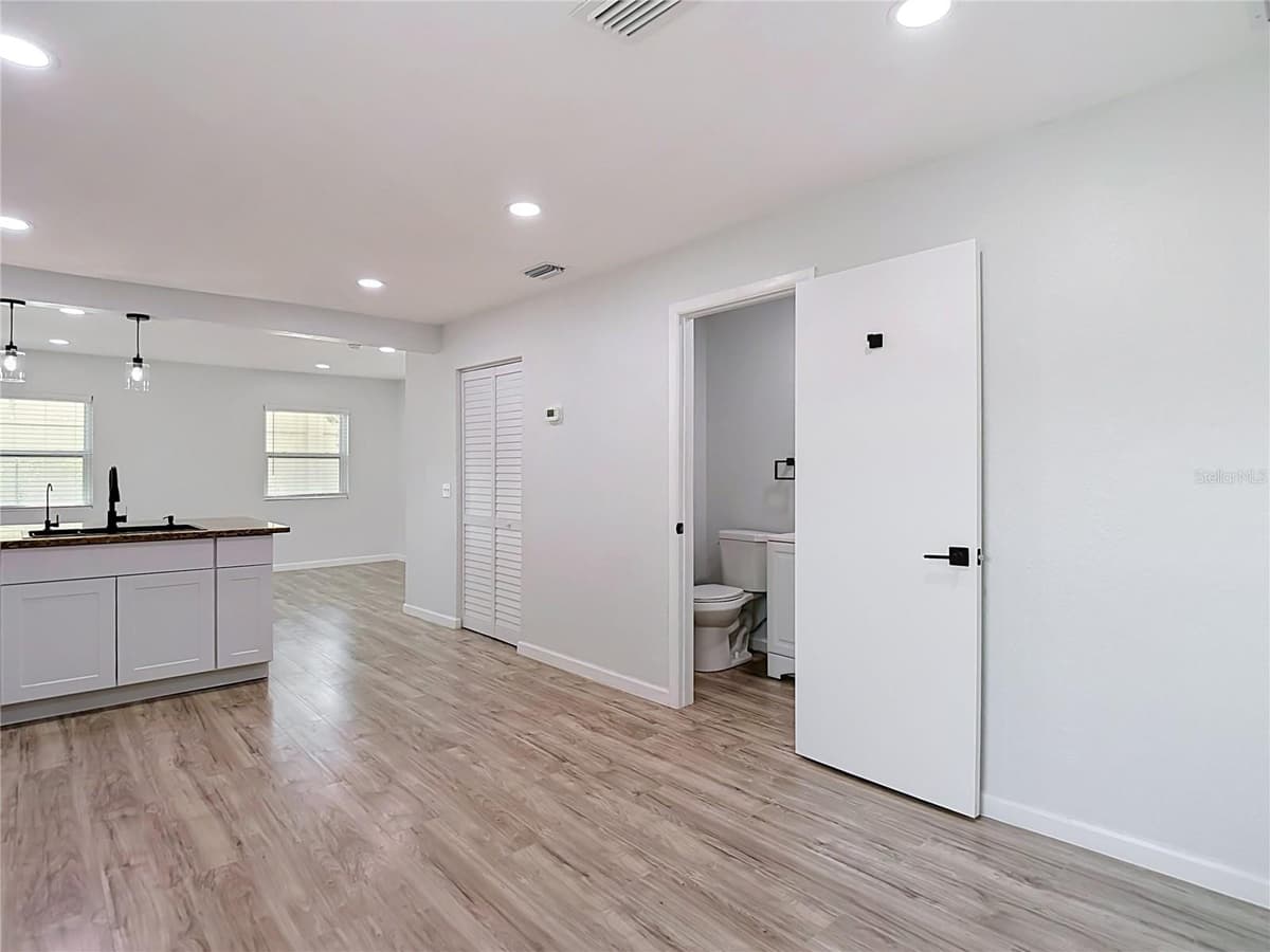 10009 FLORENCE AVENUE — photo 19 of 46