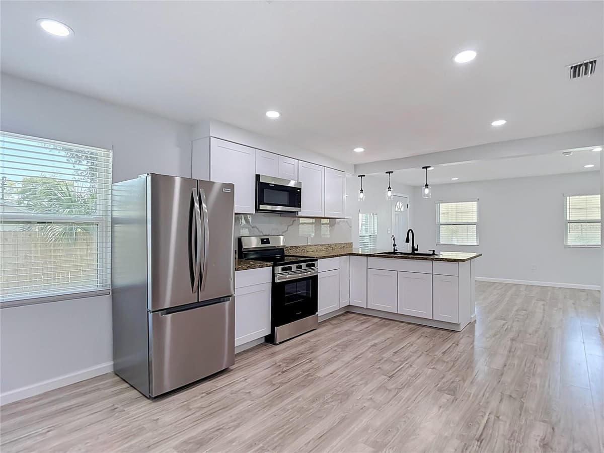10009 FLORENCE AVENUE — photo 18 of 46