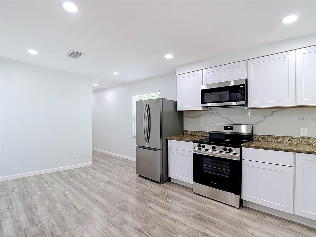 10009 FLORENCE AVENUE — photo 14 of 46