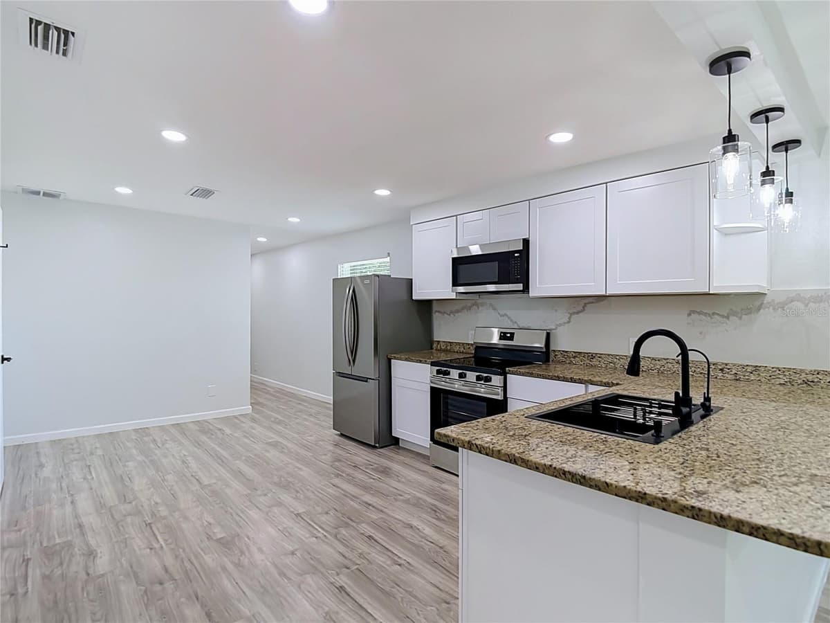10009 FLORENCE AVENUE — photo 13 of 46