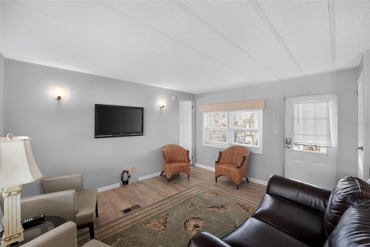 7424 WIDNESS LANE — photo 33 of 38