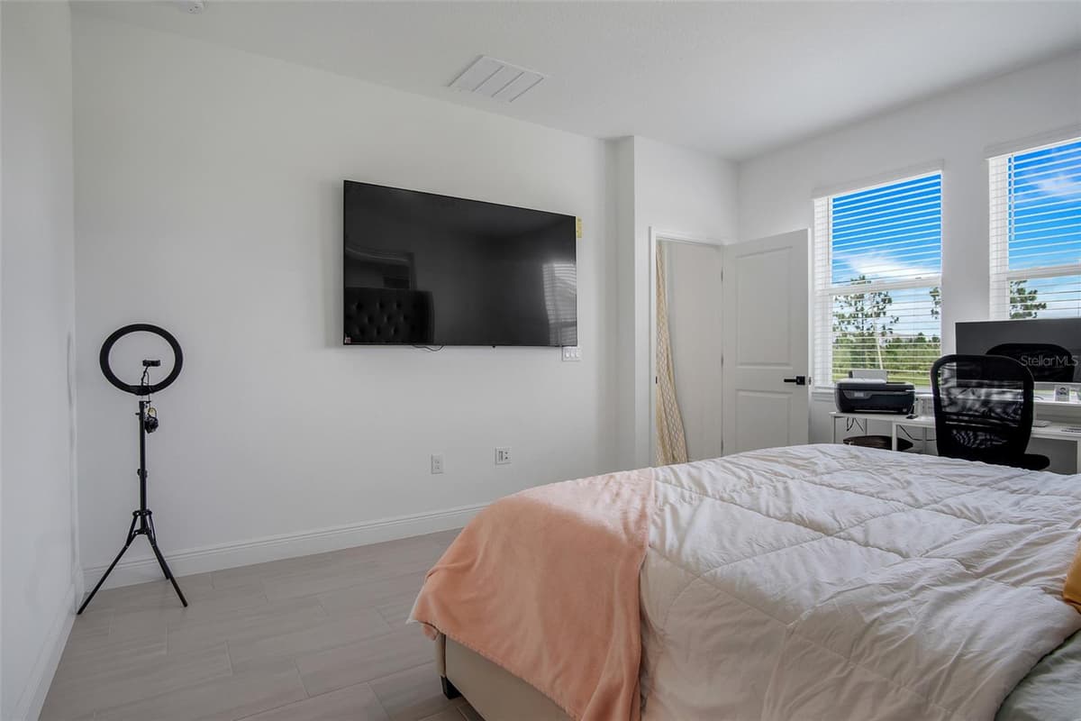 18863 RAWSON STREET — photo 23 of 31