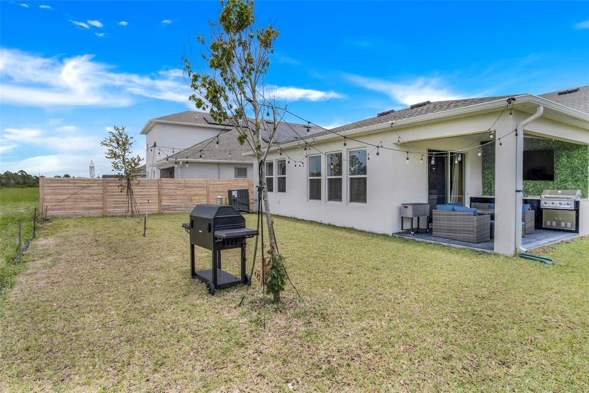18863 RAWSON STREET — photo 4 of 31