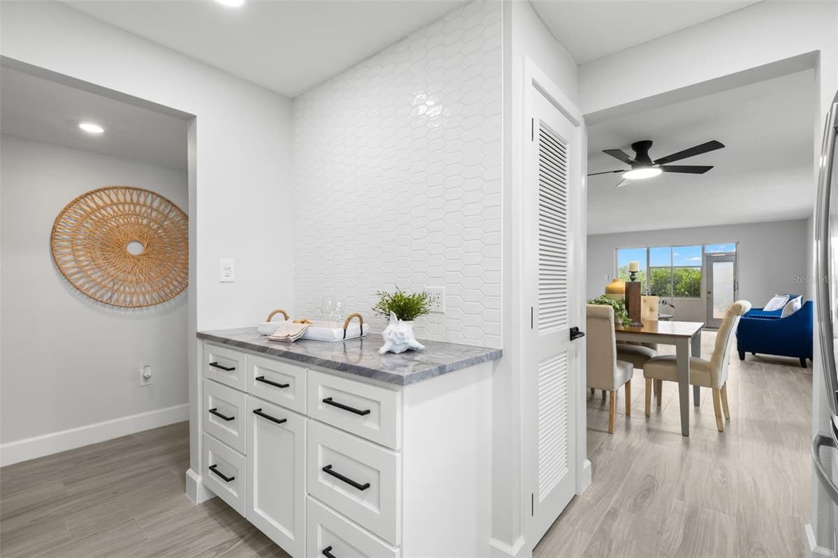 2 CAUSEWAY BOULEVARD — photo 11 of 27
