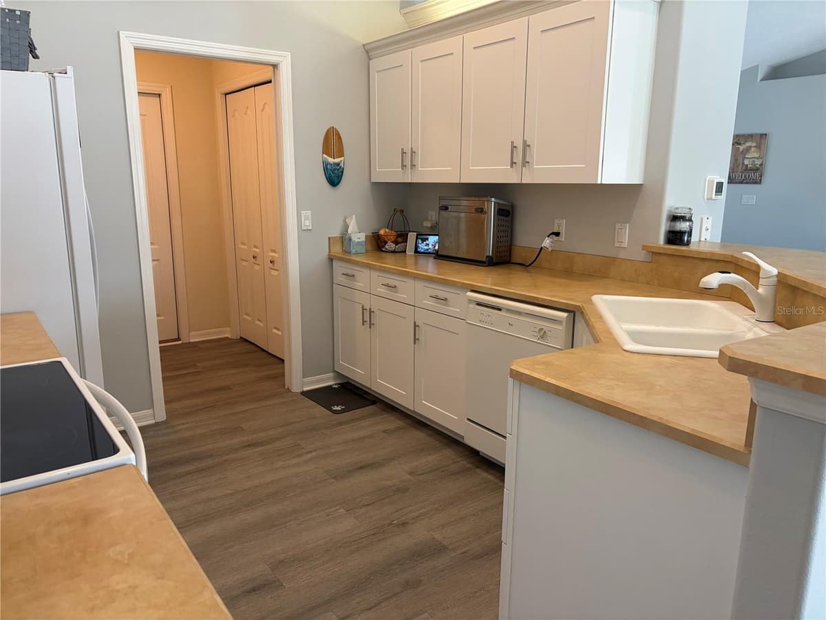 25 BISCAY LANE — photo 8 of 18